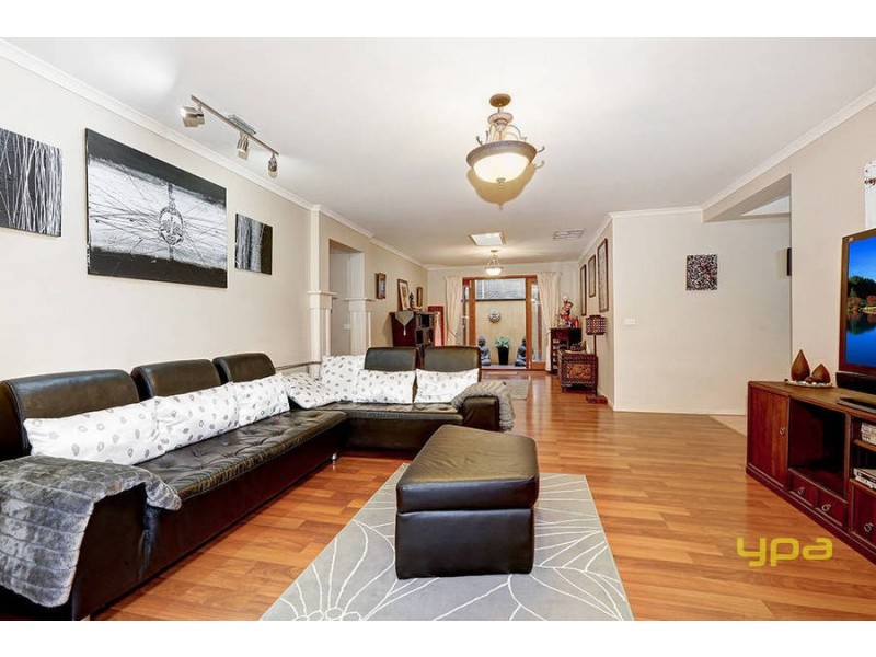 6 Volantis Crescent, Roxburgh Park VIC 3064