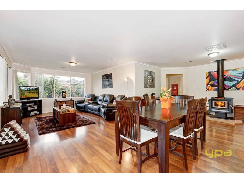 6 Volantis Crescent, Roxburgh Park VIC 3064