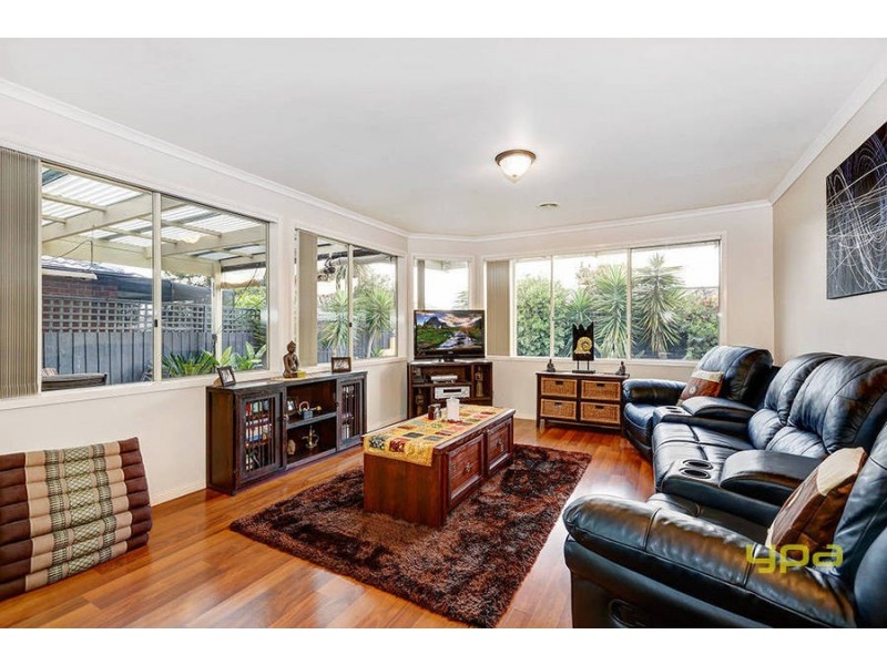 6 Volantis Crescent, Roxburgh Park VIC 3064