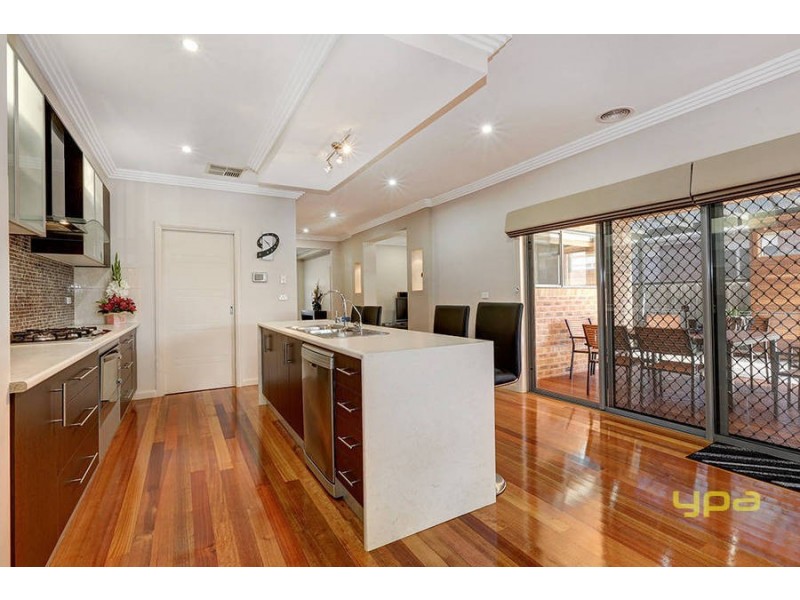 32 Santa Cruz Blvd, Roxburgh Park VIC 3064