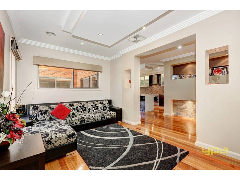 32 Santa Cruz Blvd, Roxburgh Park VIC 3064