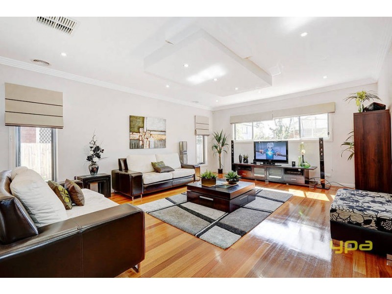 32 Santa Cruz Blvd, Roxburgh Park VIC 3064