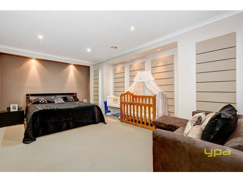 32 Santa Cruz Blvd, Roxburgh Park VIC 3064