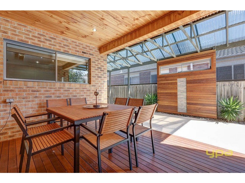 32 Santa Cruz Blvd, Roxburgh Park VIC 3064