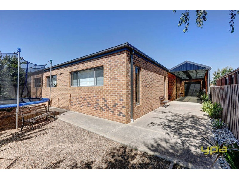 32 Santa Cruz Blvd, Roxburgh Park VIC 3064