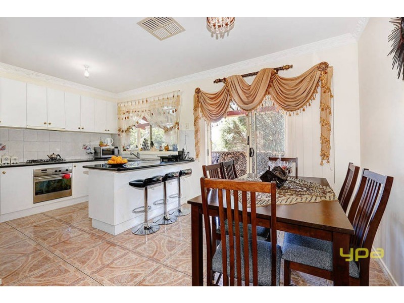 4/39 Papworth Place, Meadow Heights VIC 3048