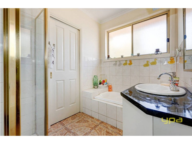 4/39 Papworth Place, Meadow Heights VIC 3048