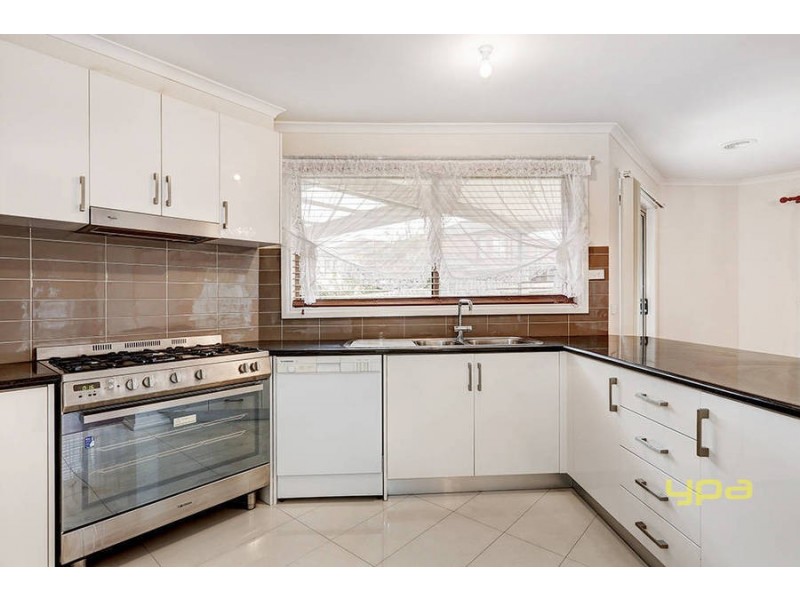 18  Pickersgill Crescent, Roxburgh Park VIC 3064