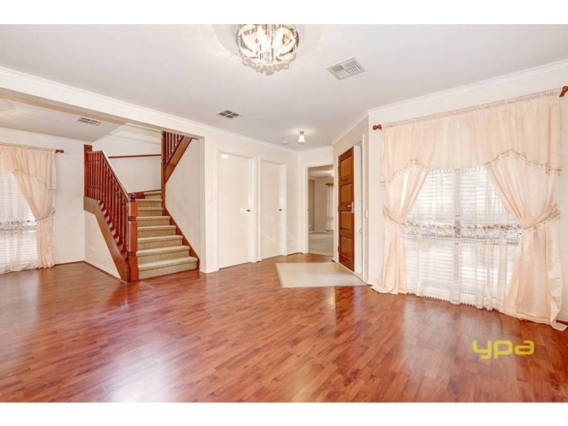 18  Pickersgill Crescent, Roxburgh Park VIC 3064