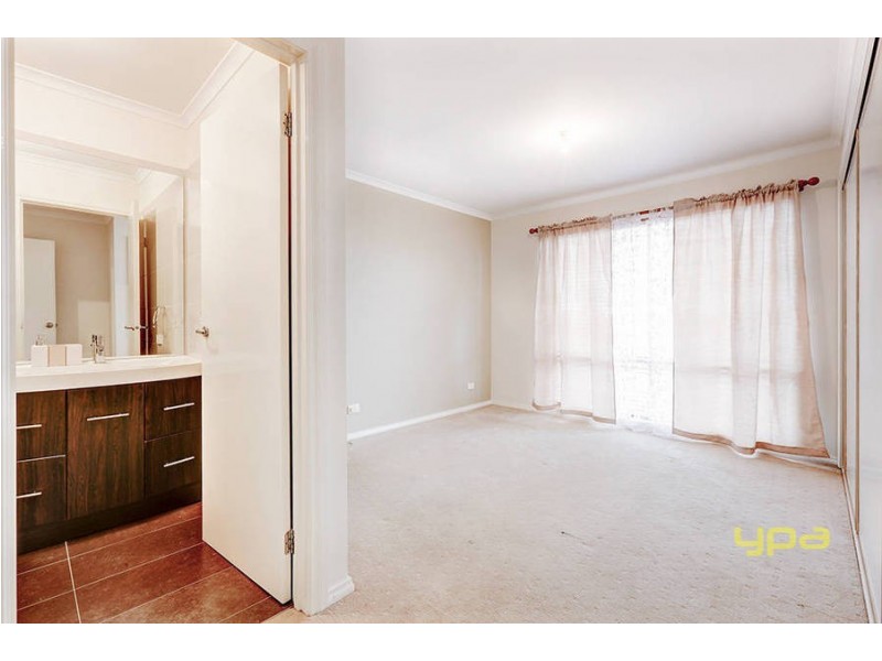 18  Pickersgill Crescent, Roxburgh Park VIC 3064