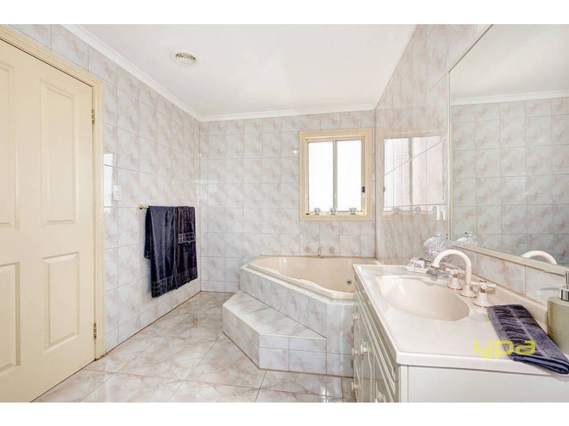 42 Sandover Drive, Roxburgh Park VIC 3064