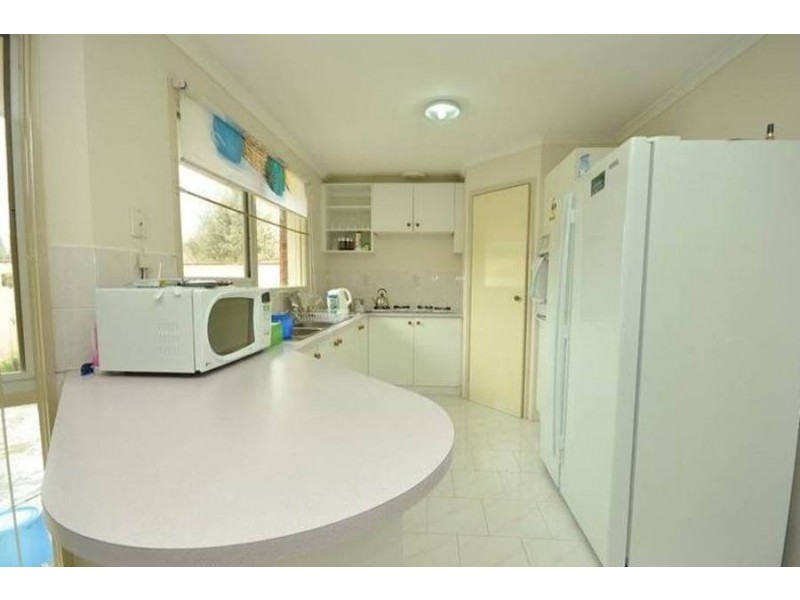 3 Yarcombe Crescent, Craigieburn VIC 3064