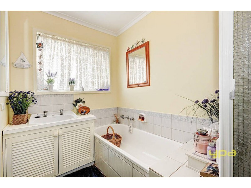 1 Canadian Court, Meadow Heights VIC 3048