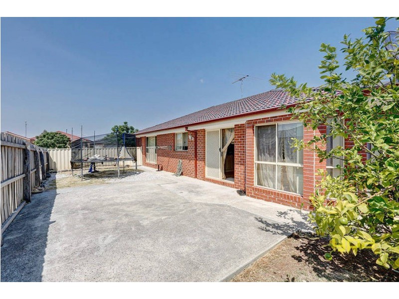 5 Colchester Circuit, Roxburgh Park VIC 3064
