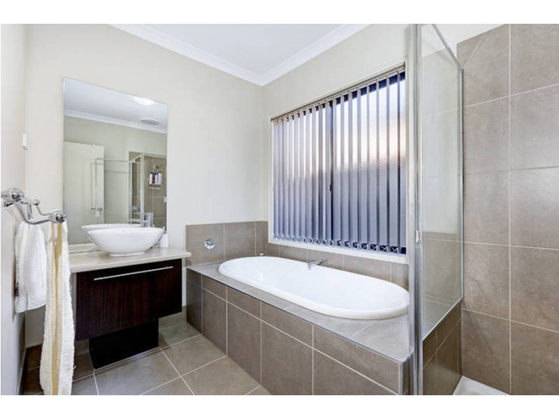 6 Flannery Street, Craigieburn VIC 3064