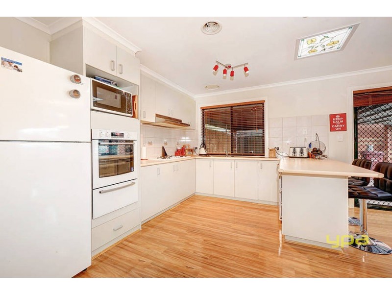 24 Rutherford Way, Roxburgh Park VIC 3064