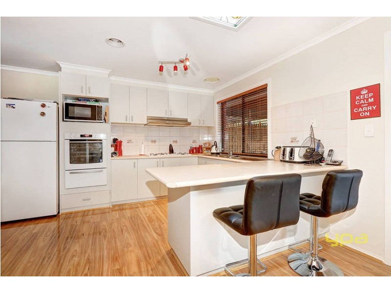 24 Rutherford Way, Roxburgh Park VIC 3064