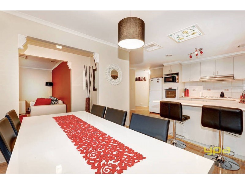 24 Rutherford Way, Roxburgh Park VIC 3064