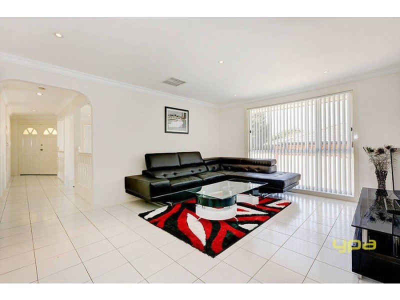 10 Elgata Close, Meadow Heights VIC 3048