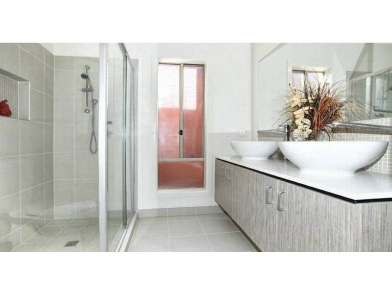 62 Biltmore Crescent, Roxburgh Park VIC 3064