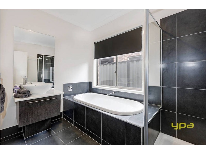 50 Biltmore Crescent, Roxburgh Park VIC 3064