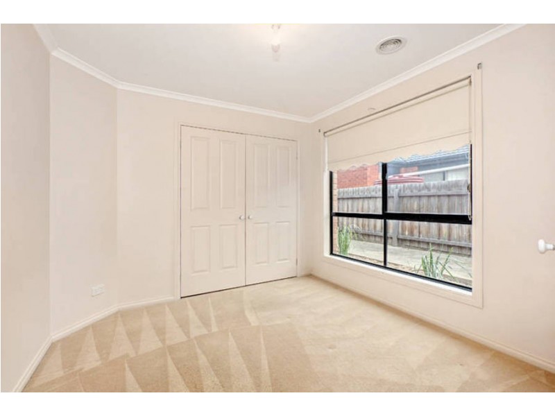 27 McKeown Crescent, Roxburgh Park VIC 3064