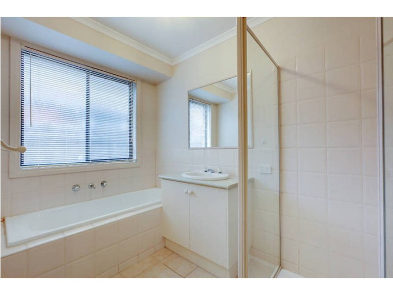 27 McKeown Crescent, Roxburgh Park VIC 3064