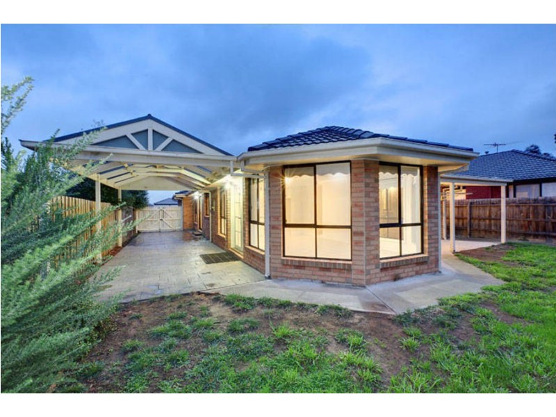 27 McKeown Crescent, Roxburgh Park VIC 3064