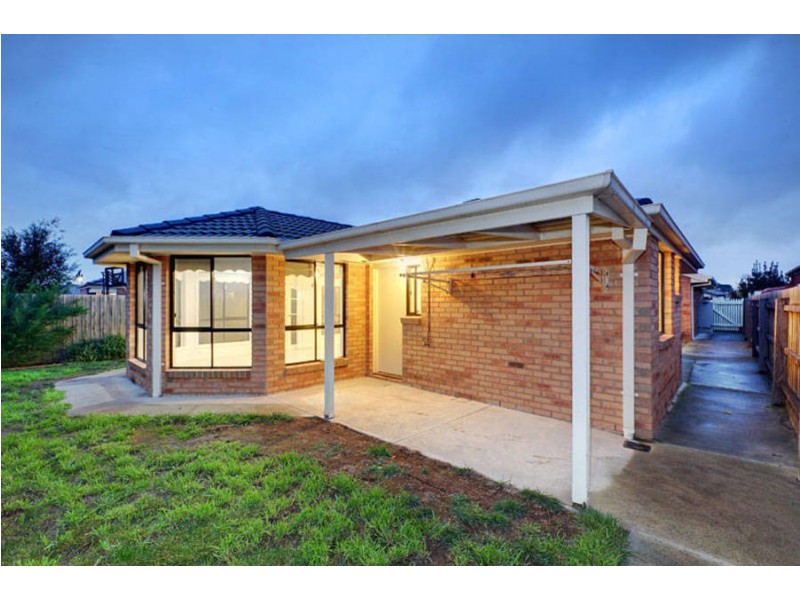 27 McKeown Crescent, Roxburgh Park VIC 3064
