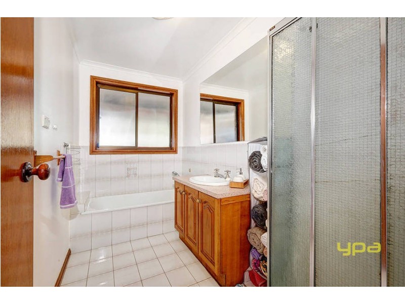 1/17 Nicholson Crescent, Meadow Heights VIC 3048