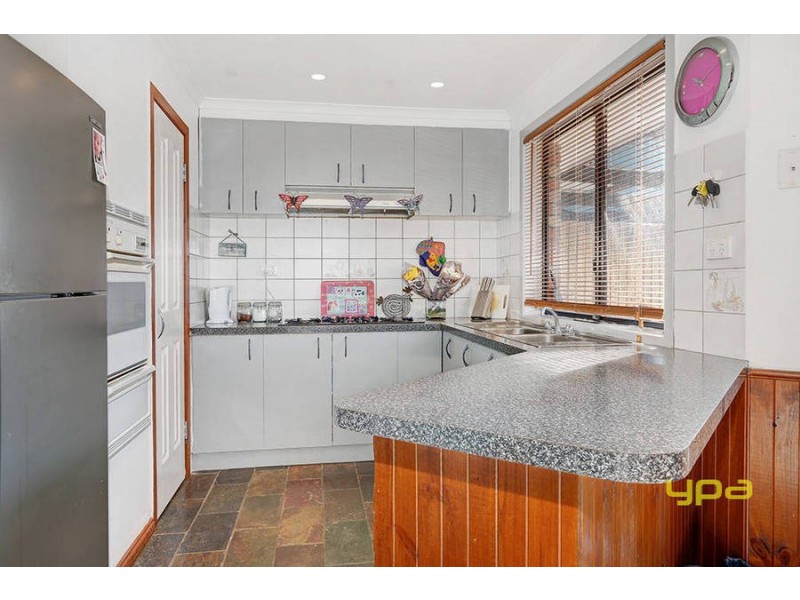 6 Manna Court, Meadow Heights VIC 3048