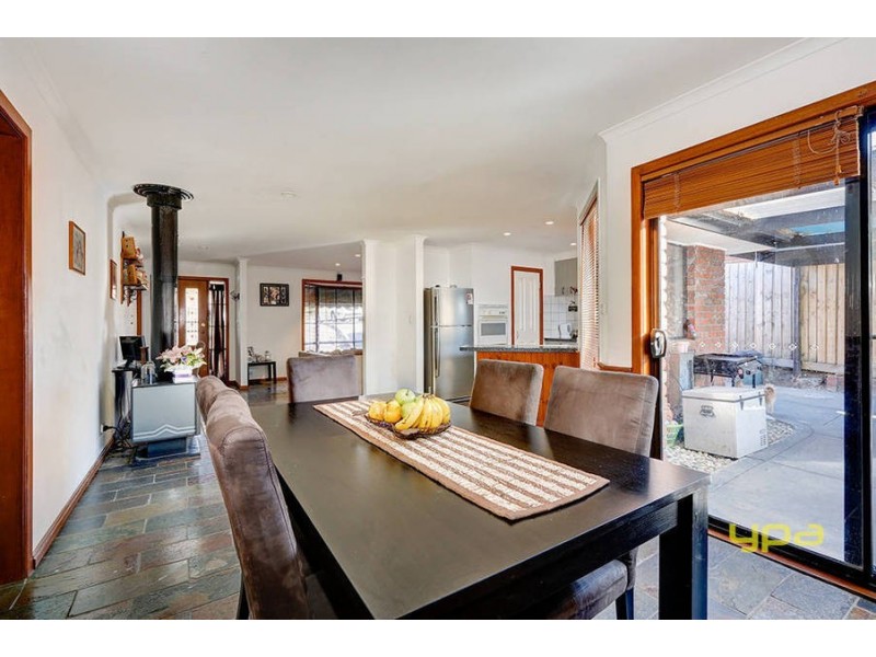 6 Manna Court, Meadow Heights VIC 3048