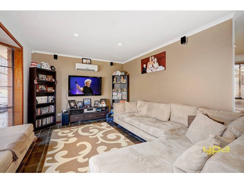 6 Manna Court, Meadow Heights VIC 3048