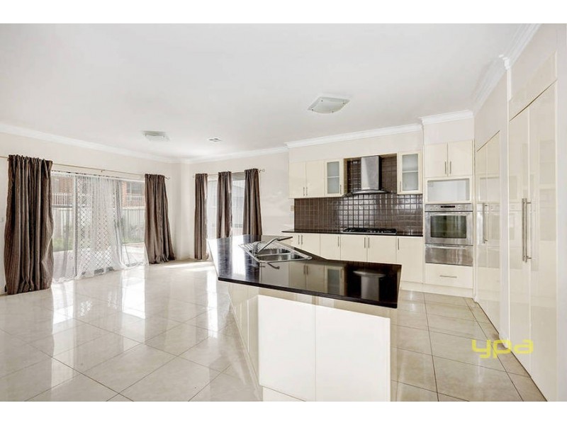 24 Wild Crescent, Roxburgh Park VIC 3064