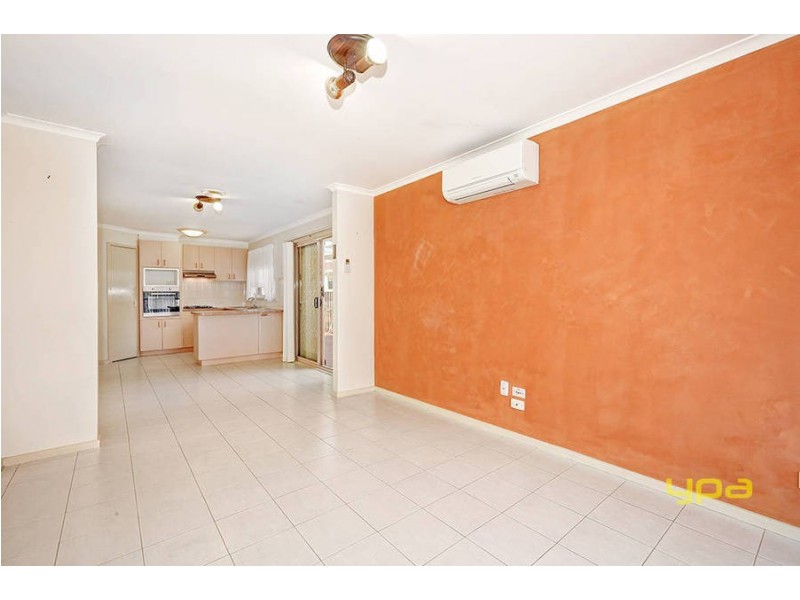 19 Pinnock Avenue, Roxburgh Park VIC 3064