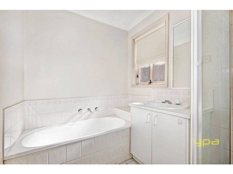 19 Pinnock Avenue, Roxburgh Park VIC 3064