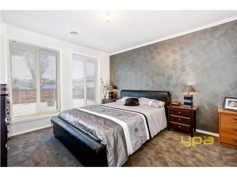 1 Kingfisher Lane, Roxburgh Park VIC 3064