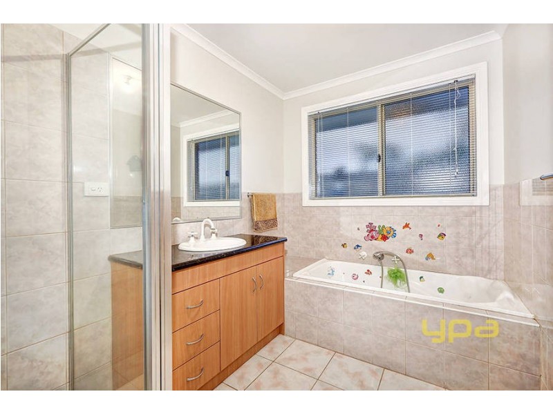 1 Kingfisher Lane, Roxburgh Park VIC 3064