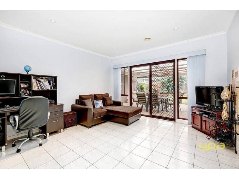 14 Madeira Court, Roxburgh Park VIC 3064