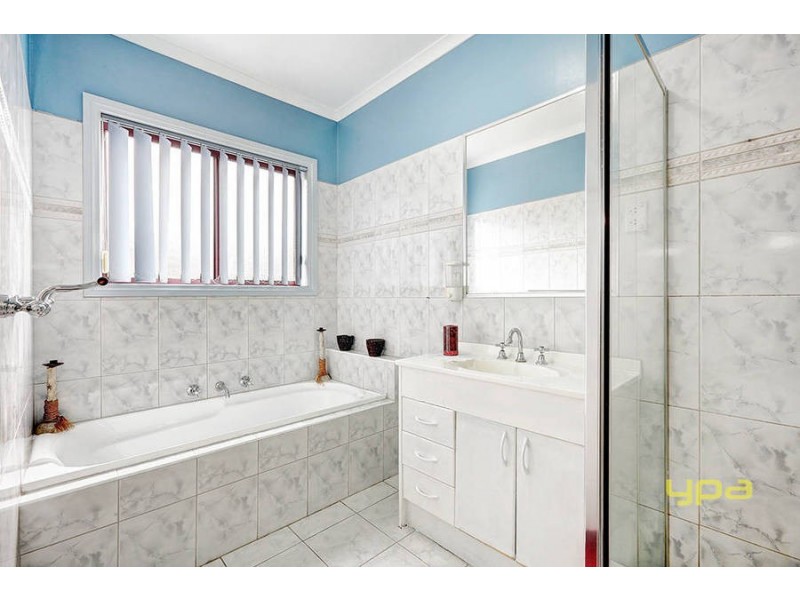 14 Madeira Court, Roxburgh Park VIC 3064