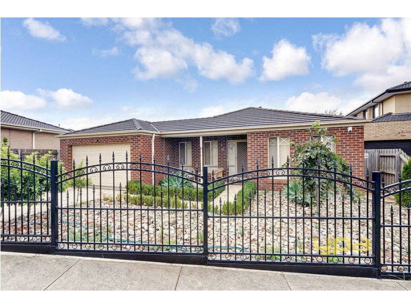 18 Lockwood Drive, Roxburgh Park VIC 3064