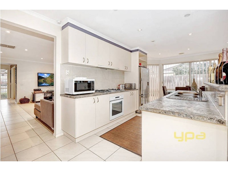 18 Lockwood Drive, Roxburgh Park VIC 3064