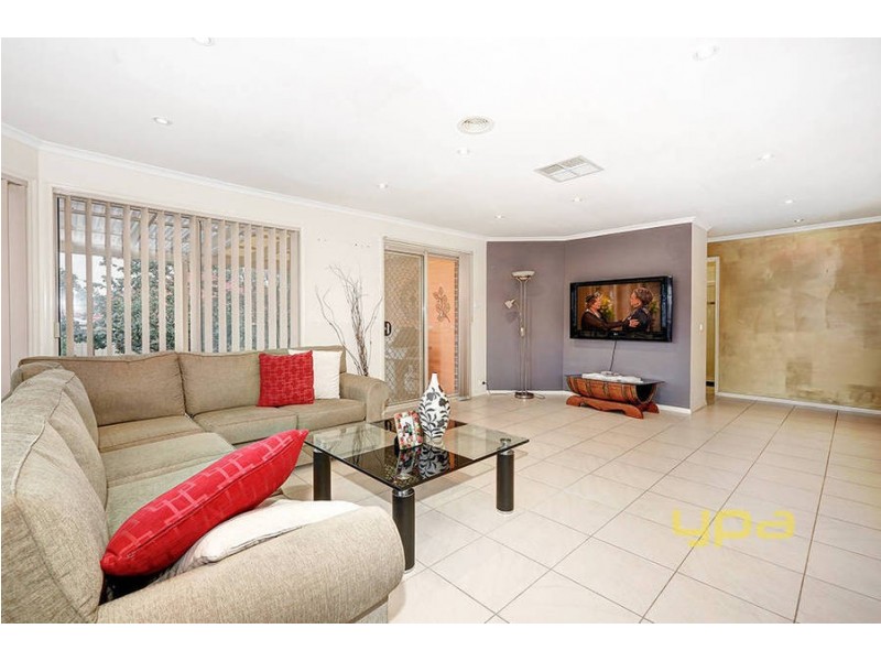 18 Lockwood Drive, Roxburgh Park VIC 3064