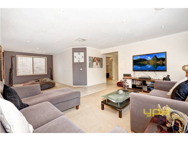 18 Lockwood Drive, Roxburgh Park VIC 3064