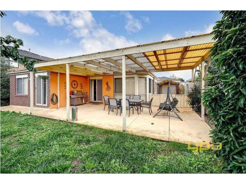 18 Lockwood Drive, Roxburgh Park VIC 3064