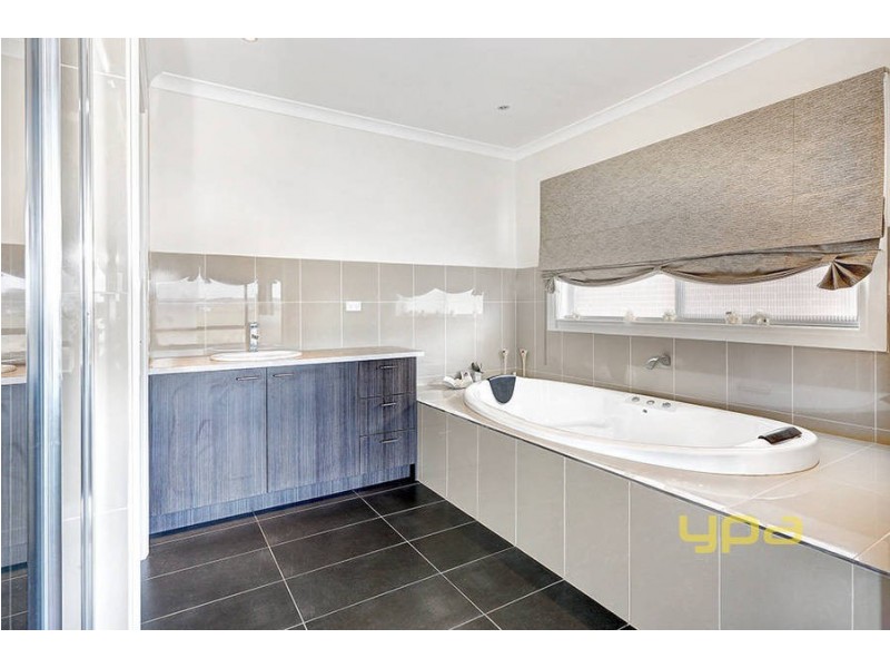 21 Mallard Circuit, Craigieburn VIC 3064