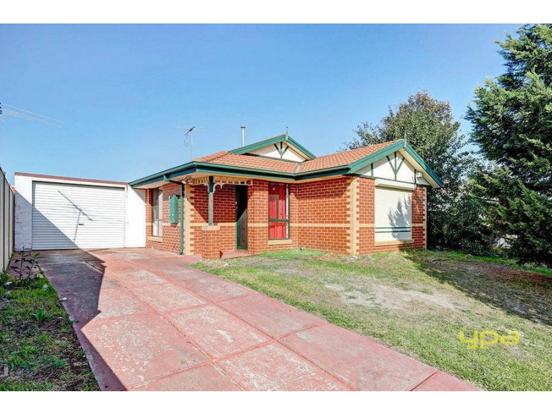 6 Johnson Bowl, Meadow Heights VIC 3048