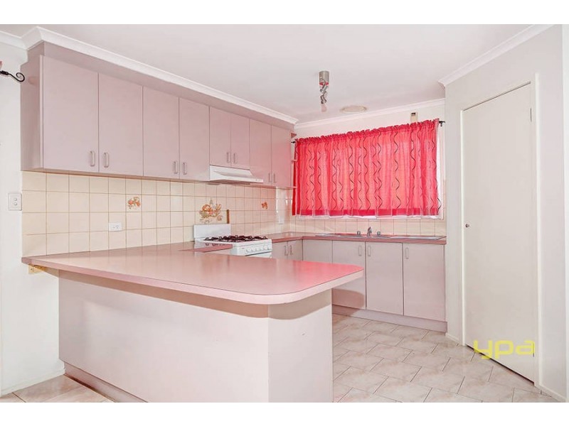 6 Johnson Bowl, Meadow Heights VIC 3048