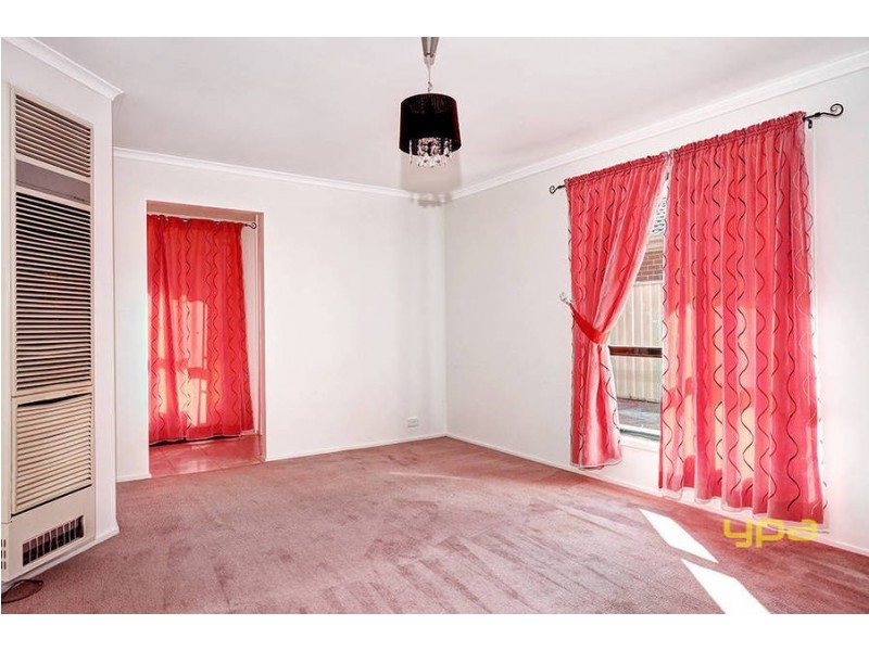 6 Johnson Bowl, Meadow Heights VIC 3048