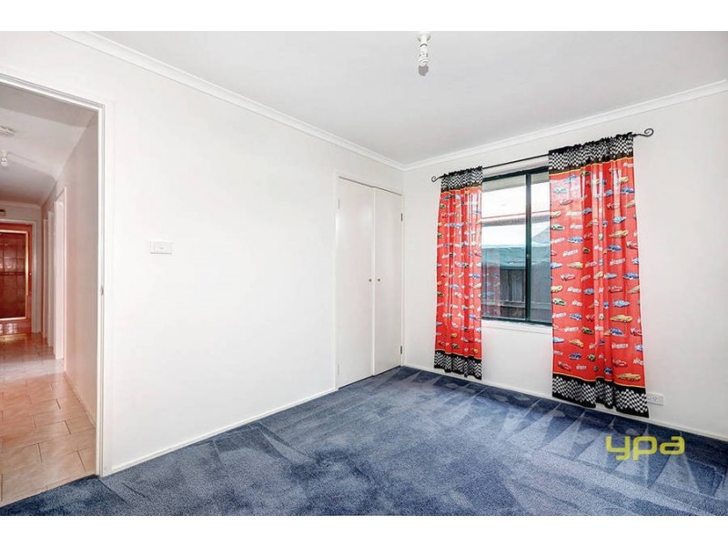 6 Johnson Bowl, Meadow Heights VIC 3048